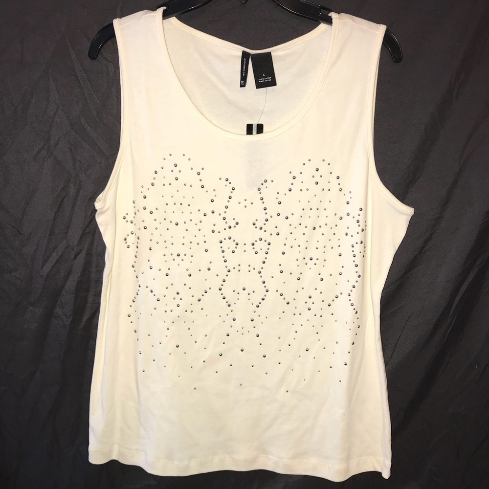 *SOLD* 🎀NWT!! New Directions Ivory Detailed Tank!